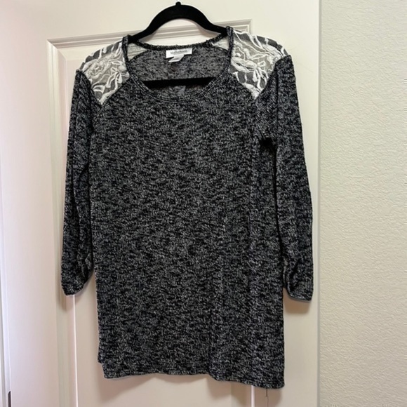 Motherhood Maternity Women’s blue top, size medium, length 26 inches. - Picture 1 of 5